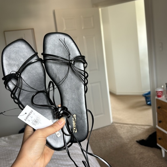 BNWT - tie-up sandals - Picture 2 of 2